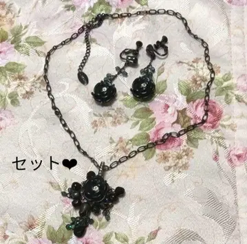 아비 스테 블랙 꽃 장미 모티브 스와로브스키 목걸이와 귀걸이 여성용 블랙
