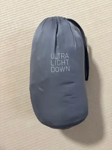 UNIQLO 울트라 라이트 다운 그레이 다운 자켓
