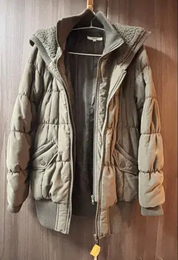 OZOC 카키 후드 부착 패딩 자켓(클리닝 택 포함)