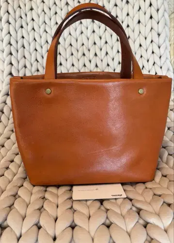 [ 즉시 구매 가능 ] HERZ/가죽 핸드백/카멜/XS 사이즈