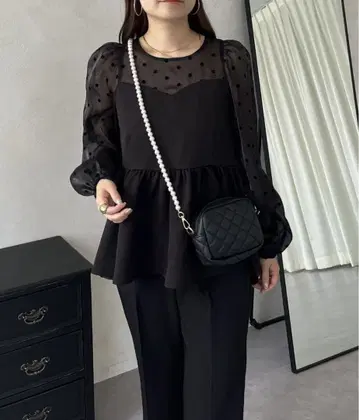 블랙 도트 무늬 시어 도트 하트넥 페플럼 블라우스