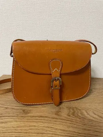 쿠레쥬 가죽 숄더백 브라운