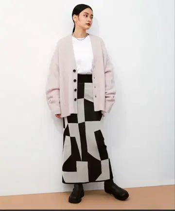 기하학 패턴 타이트 스커트 블랙 화이트