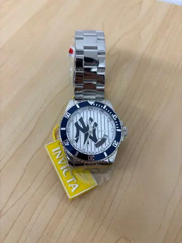Invicta 뉴욕 양키스 자동 손목시계