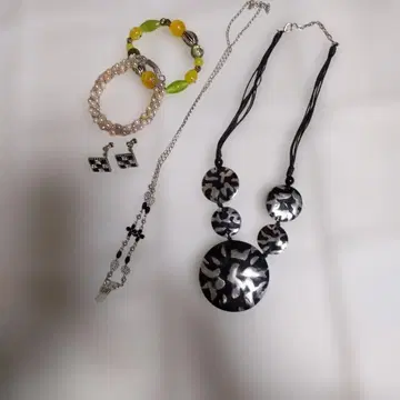 미사용 새상품 액세서리 묶음 판매 목걸이 팔찌 귀찌 세트