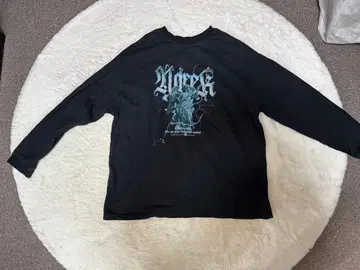 그래픽 프린트 블랙 긴팔 T셔츠