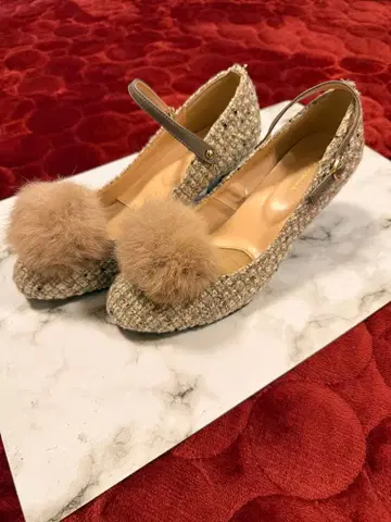 퍼 부착 베이지 트위드 하이힐