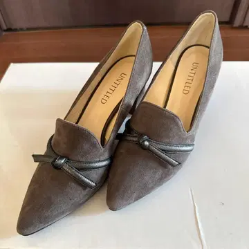 UNTITLED 브라운 스웨이드 펌프스