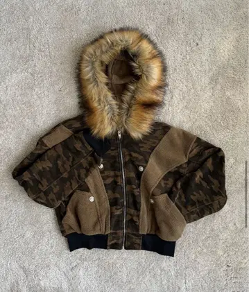 카모플라쥬 퍼 달린 자켓