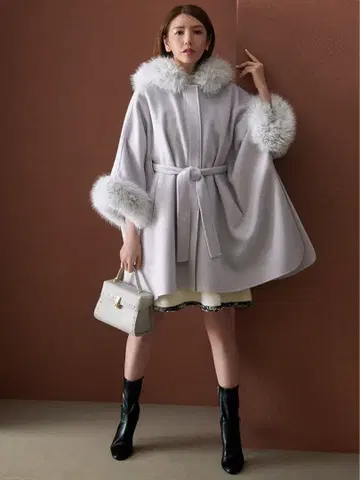 택 포함 새상품 2025년 최신 버전 [CELFORD] 퍼 판초 코트