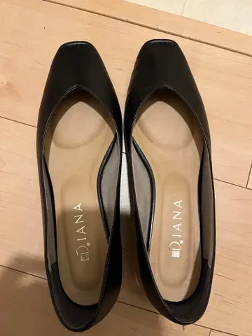 DIANA 다이애나 스퀘어 플랫 펌프스