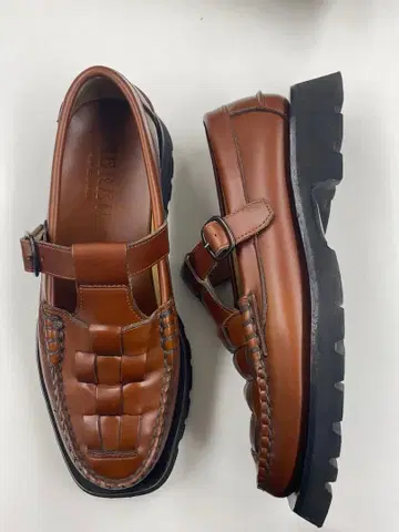 Hereu 브라운 38 size 스트랩 로퍼