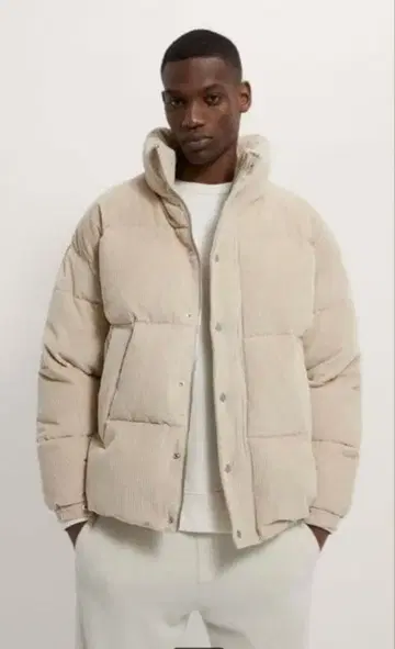 새상품급 ZARA 코듀로이 퍼프 자켓 화이트 베이지 M 사이즈