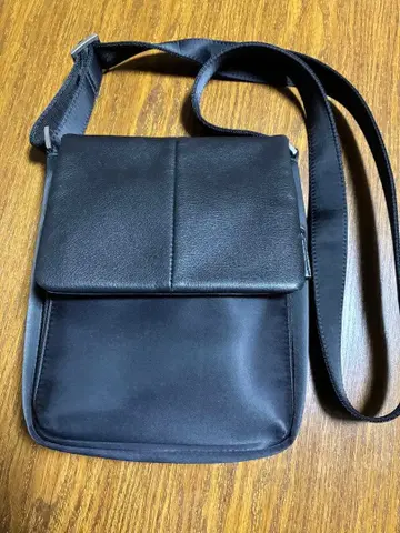 센소유니코의 숄더백