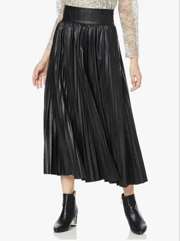 합성 피혁 플리츠 롱 스커트 블랙