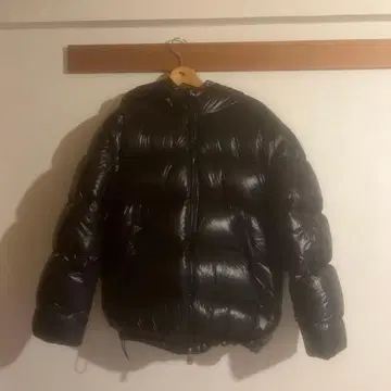 ZARA 블랙 다운 자켓 후드 부착