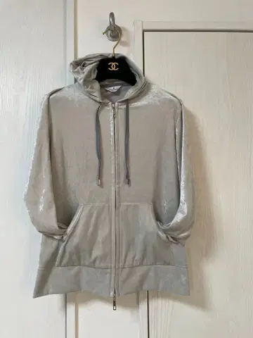 모라비토 실버 후드 부착 후드티