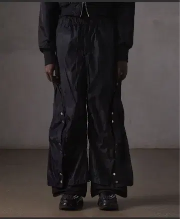 [ GRANCY ] 버튼 레이어드 디자인 나일론 팬츠