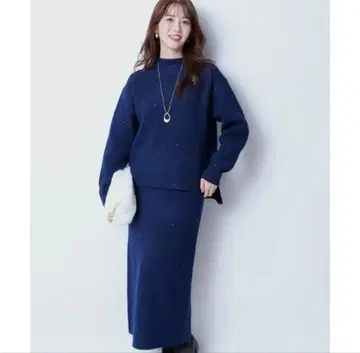 새상품 저스길리티 라메 스팽글 니트 업 네이비 스커트