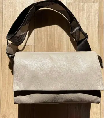 ear PAPILLONNER(이아파피요네) 와이드 테이프 숄더백