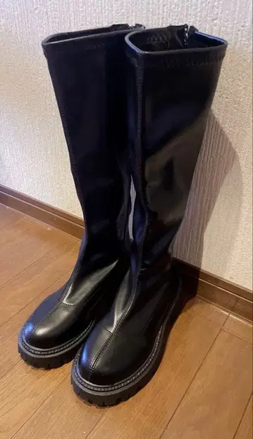 새상품 백 지퍼 클래식 부츠