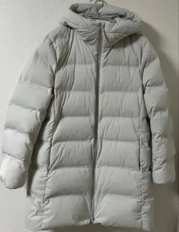 유니클로 심리스 다운 숏코트 라이트 그레이