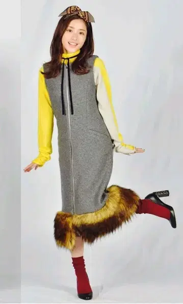 르쉘 블루 퍼 트리밍 베스트 원피스 이시하라 사토미 착용 교열 걸