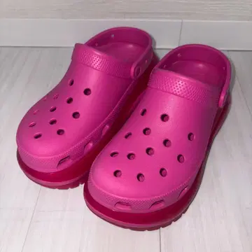 crocs 통굽 샌들 메가 크러쉬 클래식 핑크 24-25