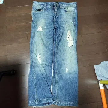 가격 인하 D&G 데미지 가공 블루 데님 팬츠