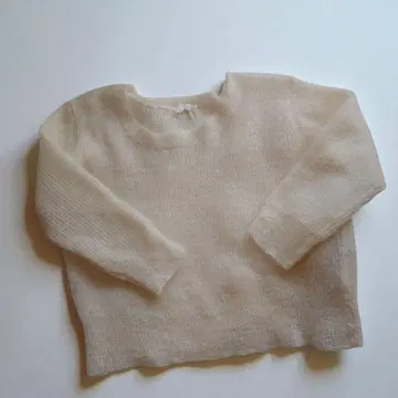 크림색 모헤어 니트 긴팔