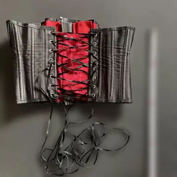 Enchanted Caeyt 뷔스티에 M 블랙 레드