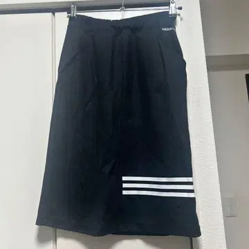 adidas 블랙 타이트 스커트