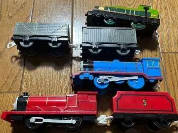 프라레일 토마스 시리즈 게이터, 제임스, 고든