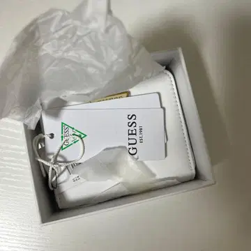 [정가 11000엔] GUESS 접이식 지갑 화이트 새상품 박스 포함