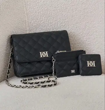 DD 로고 퀼팅 트래블 세트