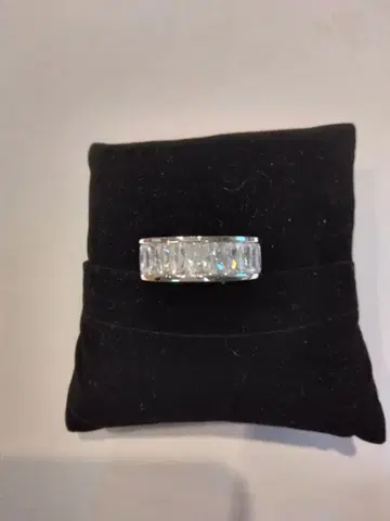 엘레강트한 바게트 컷 반지