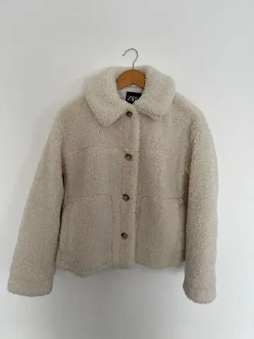 ZARA 아이보리 보아 자켓