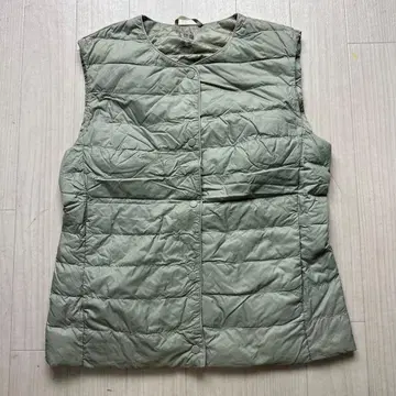 유니클로 울트라 라이트 다운 컴팩트 베스트 M 크림 그린