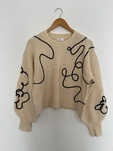 LOWRYS FARM 베이지 니트 스웨터