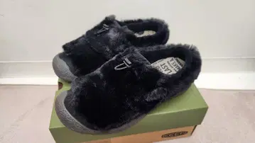 새상품 KEEN 하우저 3 슬라이드 블랙 슬립온 23.5cm