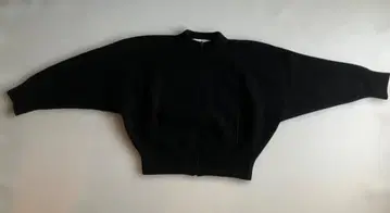 체형을 가리지 않는! intoca 울&캐시미어 집업 니트 블랙