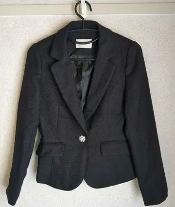 블랙 테일러드 자켓 장식 버튼 포함