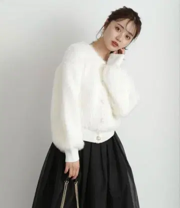 비쥬 버튼 롱 페더 가디건 프로포션