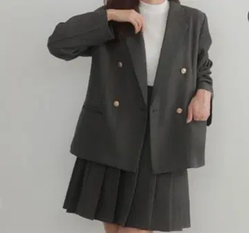 다크 그레이 테일러드 자켓 플리츠 스커트 셋업