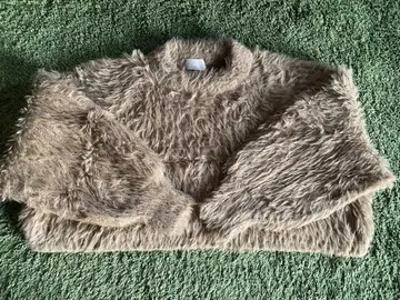 [ ACYM ] 퍼 소재 베이지 긴팔 니트