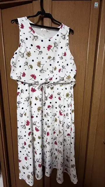 [ 새상품급 ] silent worth. 꽃무늬 슬리브리스 롱 원피스