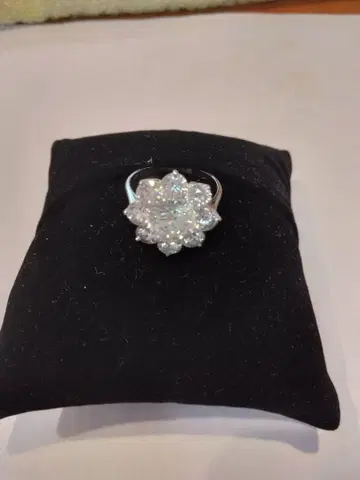 플라워 디자인 크리스탈 반지