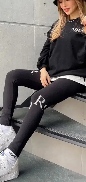 MIRROR9 상하 택 포함 미개봉 맨투맨&레깅스