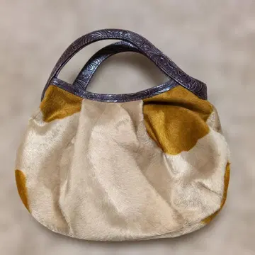 퍼와 가죽 핸드백