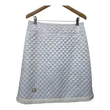 새상품 슈퍼 뷰티 화이트 퀼팅 스커트 115